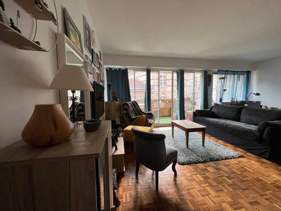 Grand Appartement Avec Balcon Et Parking Gratuit Sur Place Paris Exteriör bild