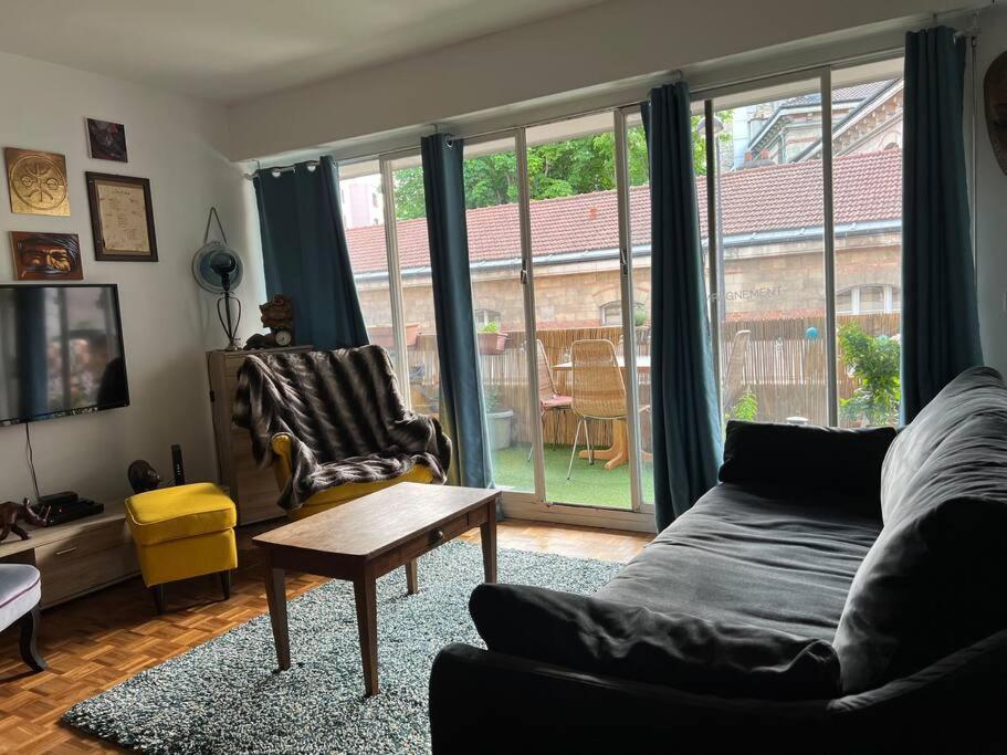 Grand Appartement Avec Balcon Et Parking Gratuit Sur Place Paris Exteriör bild